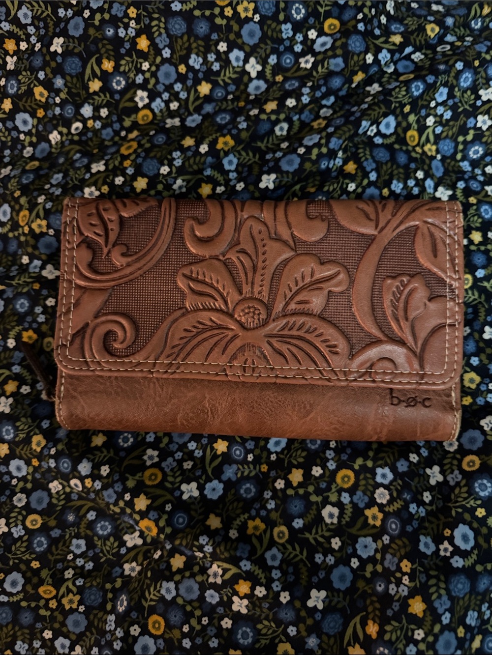 ⭐️b.o.c. Embossed Floral Brown Clutch Wallet⭐️3/$25
